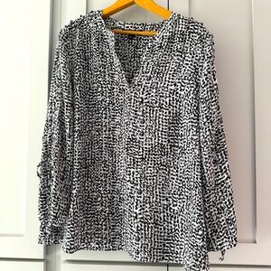 V-neck Flowy Blouse in Black Gray & White‎ Pattern Button Detailing Down Sleeves